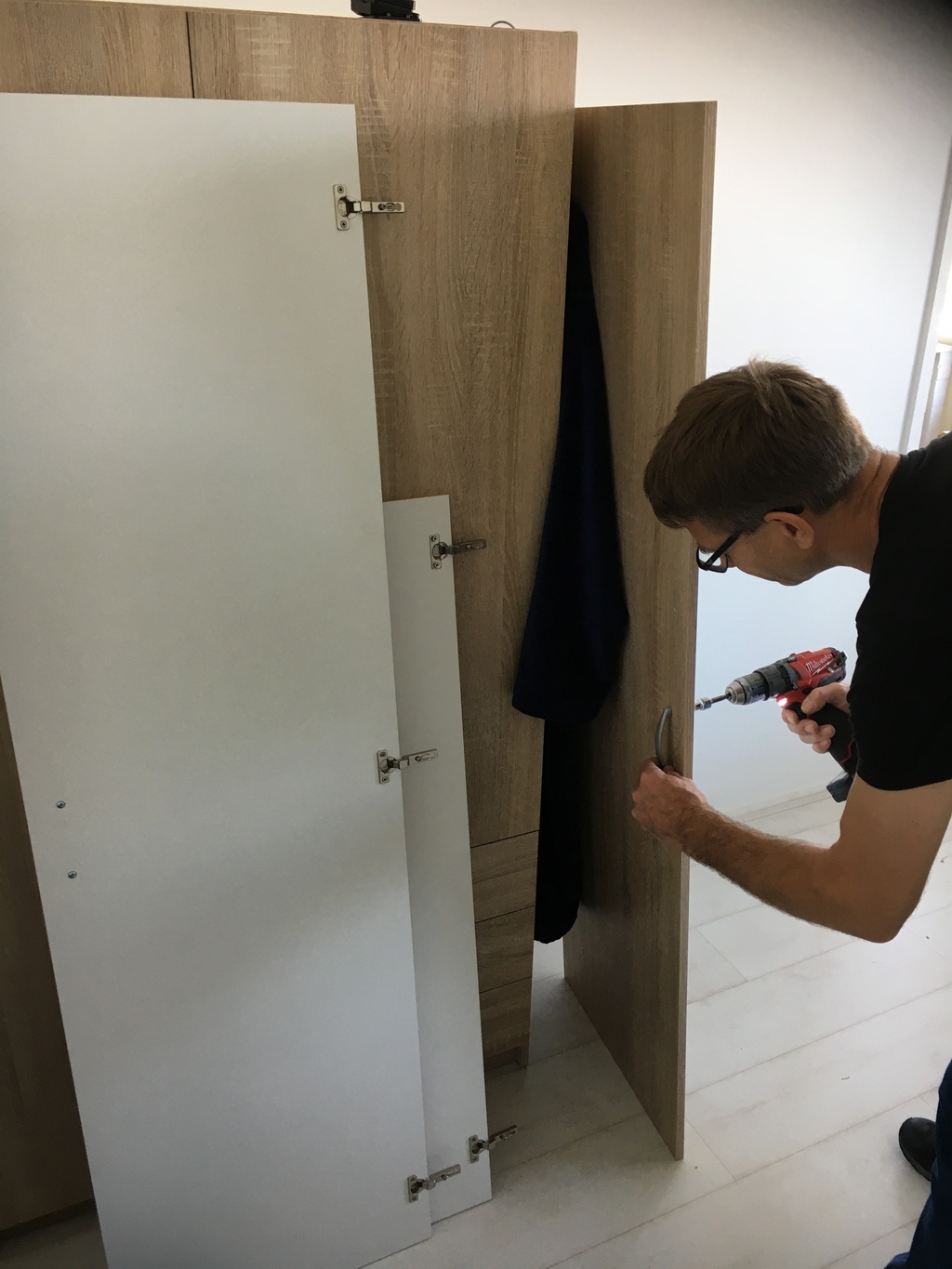 Kast in elkaar zetten